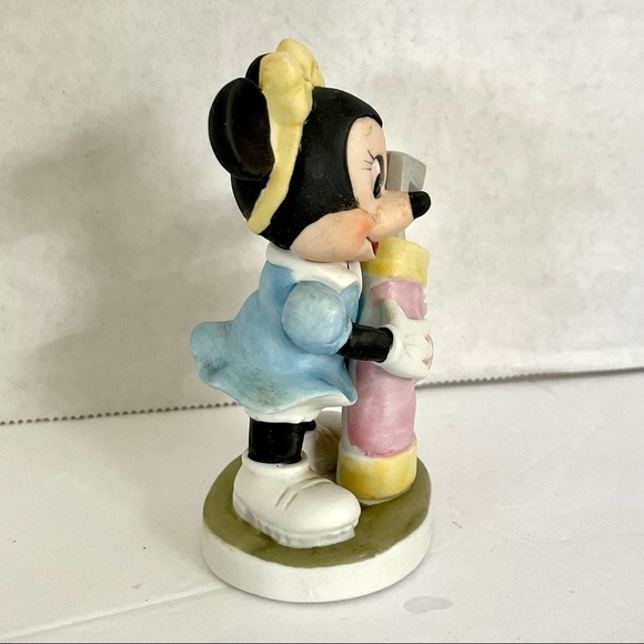 𝅺Walt Disney Productions Minnie Mouse Golf Clubs Figurine - Picture 2 of 5